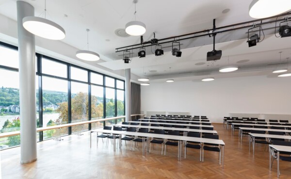 Ansicht Reihenbestuhlung im Rheinsaal der Rhein-Mosel-Halle © Rhein-Mosel-Halle Ansicht Reihenbestuhlung im Rheinsaal der Rhein-Mosel-Halle © Rhein-Mosel-Halle