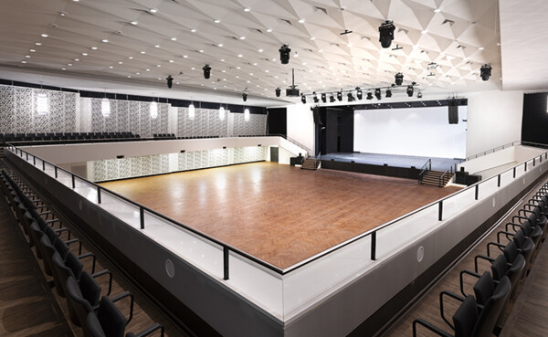 Blick von der Empore, Großer Saal in der Rhein-Mosel-Halle, Koblenz © Rhein-Mosel-Halle, Gauls – Die Fotografen Blick von der Empore, Großer Saal in der Rhein-Mosel-Halle, Koblenz © Rhein-Mosel-Halle, Gauls – Die Fotografen