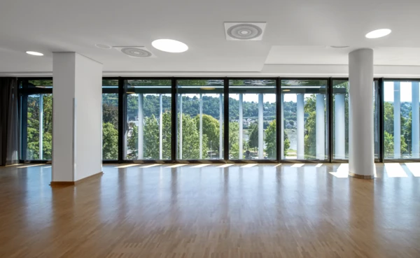 Rheinlounge Rhein-Mosel-Halle.webp © Gauls die Fotografen Fensterseite der Rheinlounge © Gauls die Fotografen