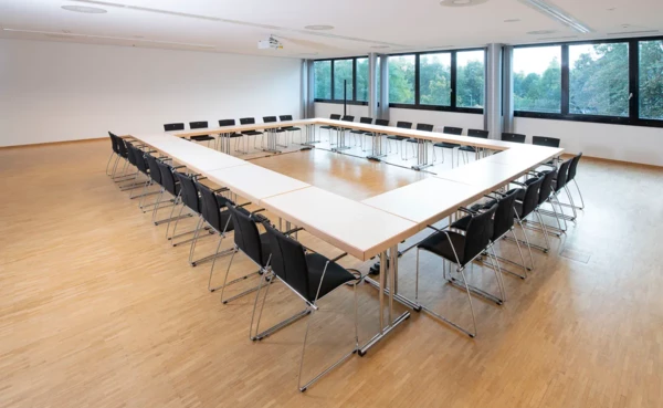 Tagungszentrum Rhein-Mosel-Halle Blockbestuhlung © Rhein-Mosel-Halle Blockbestuhlung im Tagungszentrum der Rhein-Mosel-Halle © Rhein-Mosel-Halle